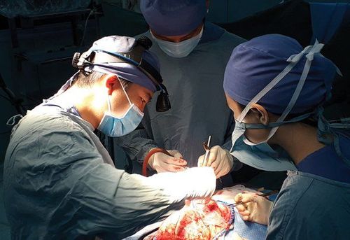 Phẫu thuật viêm xương sọ sẽ được thực hiện nội soi hoặc phẫu thuật mở