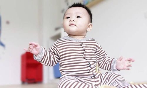 Tình trạng bé 11 tháng chậm tăng cân khiến cha mẹ lo lắng