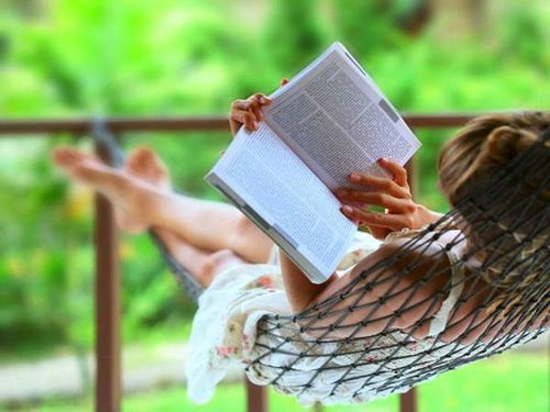 Nghỉ ngơi và thư giãn để giảm khả năng viêm khớp cổ chân.