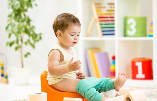 
Liệu pháp điều trị đại tràng dài ở trẻ cần tập trung vào chữa táo bón
