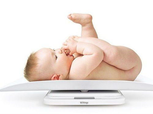Bé gái 6 tháng tuổi nặng 6,8kg có đủ tiêu chuẩn không?