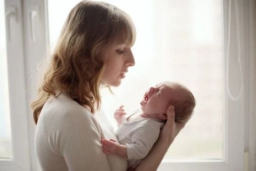 Trẻ lười bú mẹ phải làm sao là câu hỏi được đặt ra rất nhiều