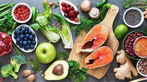 
Chế độ ăn uống đầy đủ chất dinh dưỡng giúp khắc phục tình trạng kinh nguyệt ra ít ở tuổi 40
