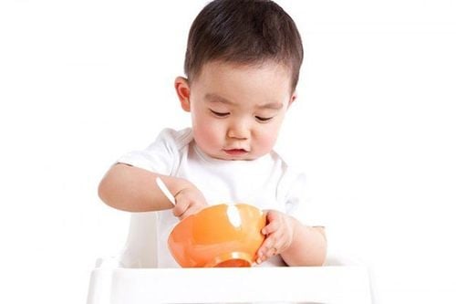 Bé 27 tháng ăn nhiều nhưng vẫn còi nên làm gì?