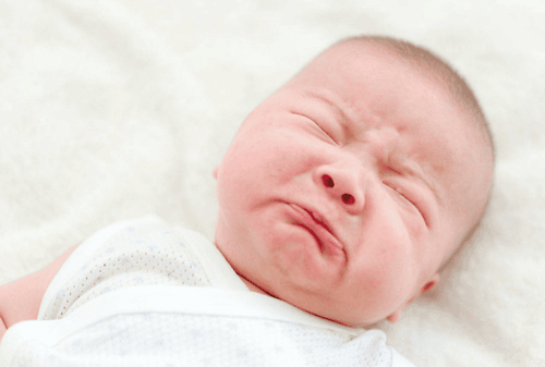 Có nên cho trẻ sơ sinh uống nước cháo, nước cơm không?