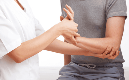 Bấm huyệt thanh lãnh uyên cần được bác sĩ chuyên khoa hướng dẫn