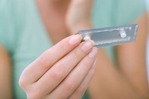 Phụ nữ cho con bú uống thuốc tránh thai có ảnh hưởng gì?