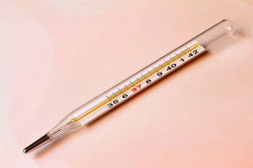 Nhiệt kế là vật dụng nên có giúp sơ cứu Covid-19
