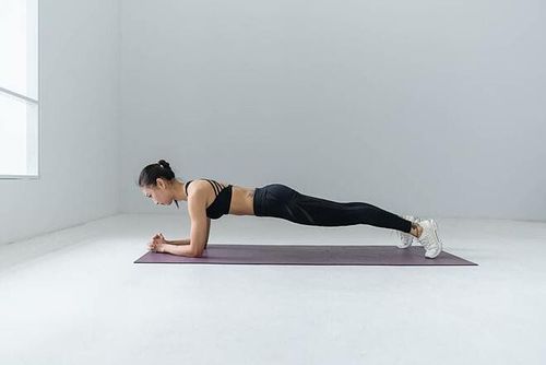 Tư thế tấm ván (Plank) là bài tập chữa tiểu đường được nhiều người áp dụng