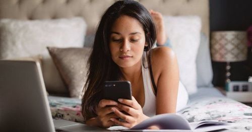 Kết nối với thiết bị kỹ thuật có thể là thói quen không tốt buổi sáng