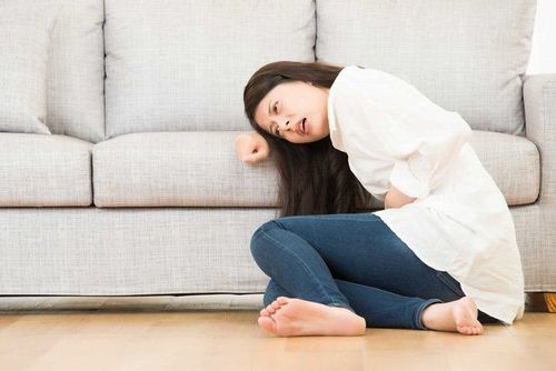 Tiêu chảy sau khi uống nhiều rượu có sao không?