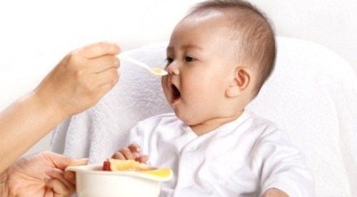 Bloating and vomiting in babies may be caused by starting solid foods too early.