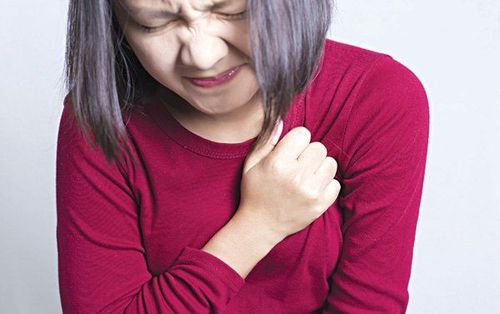 Dấu hiệu bệnh tim ở phụ nữ có thể là hồi hộp, đánh trống ngực