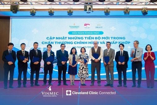 Các chuyên gia – bác sĩ tham gia báo cáo tại Hội nghị
