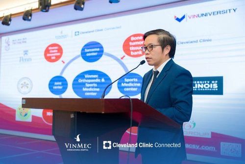 GS.TS.BS Trần Trung Dũng – Giám đốc Trung tâm CTCH & YHTT Vinmec gây bất ngờ với thông tin về việc áp dụng AI trong phẫu thuật chỉnh hình mà Vinmec đang nghiên cứu