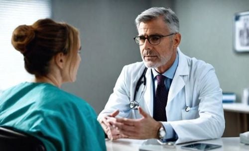 Theo dõi sức khỏe định kỳ là một trong những phương pháp chăm sóc sức khỏe tim mạch sau khi bị ung thư vú