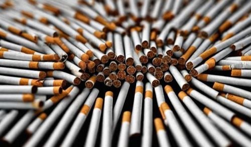 Người thường xuyên hút thuốc lá sẽ dễ gặp biến chứng sau khi phẫu thuật