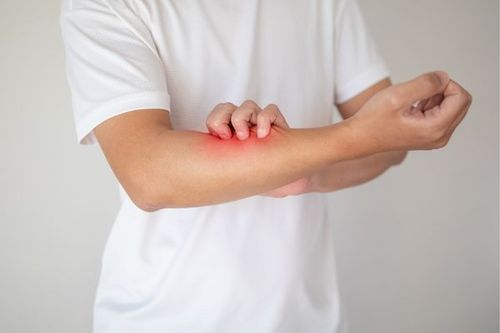Tingling, itching, and pain in the arm are common symptoms during pregnancy