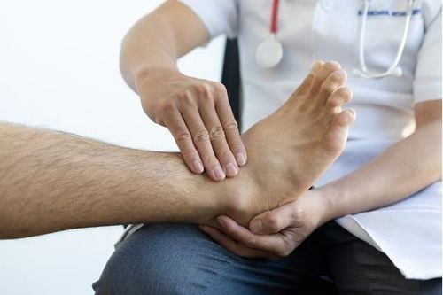 Improper first aid can cause complications. Sequelae include: prolonged pain, swelling, bruising