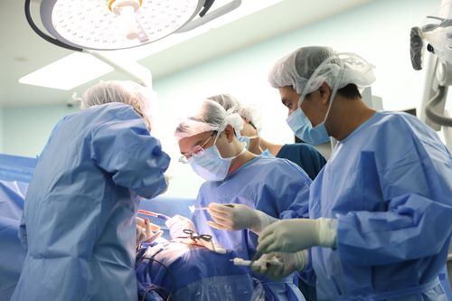 8 giờ nghẹt thở cứu nữ bệnh nhân khỏi khối u não khổng lồ