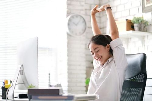 Taking a short break of about 5 minutes - such as standing up, stretching, or drinking water - can help you relax and avoid activities that place additional strain on the brain