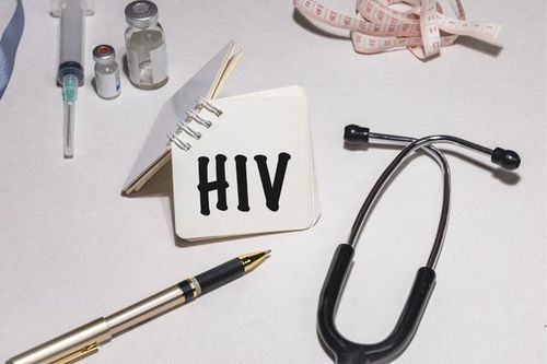 Is musculoskeletal pain accompanied by itchy red spots serious when HIV is suspected?