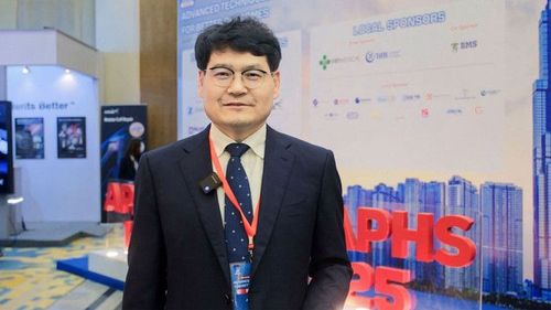 Giáo sư, Tiến sĩ, Bác sĩ Jong Keun Seon - Trưởng khoa Phẫu thuật khớp và Y học thể thao, Trường Đại học Y, Đại học Quốc gia Chonnam (Hàn Quốc)