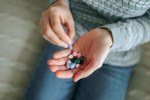 Pain relievers are commonly used to for short term pain management in carpal tunnel syndrome 