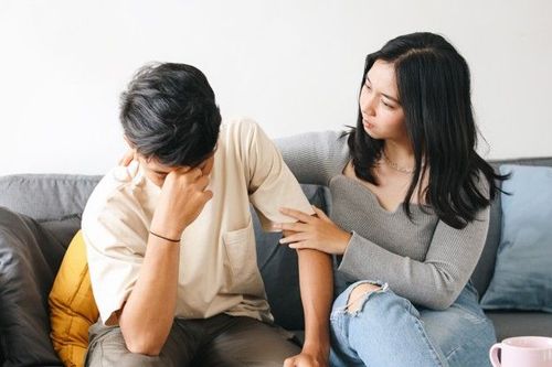 A stable environment and calm communication help the person feel safer each day