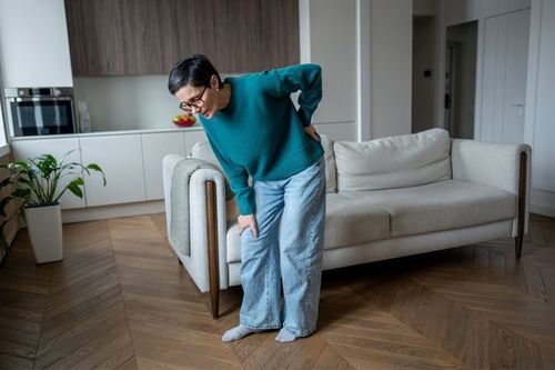 What does pain in the right hip mean