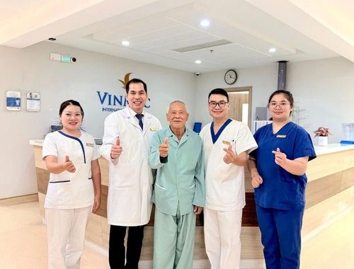 Xử trí thành công bí tiểu cấp nguy cơ suy thận ở bệnh nhân 89 tuổi tại Vinmec Hạ Long