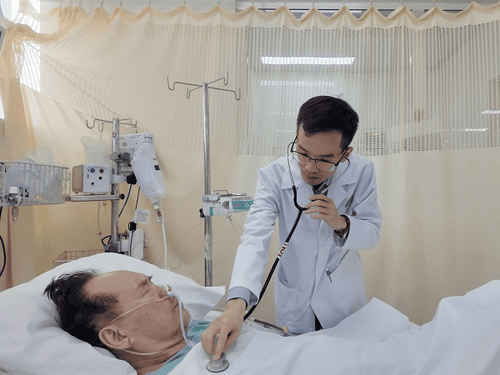 Sau can thiệp, bệnh nhân được theo dõi và tiếp tục điều trị chuyên sâu tại khoa Hồi sức tích cực