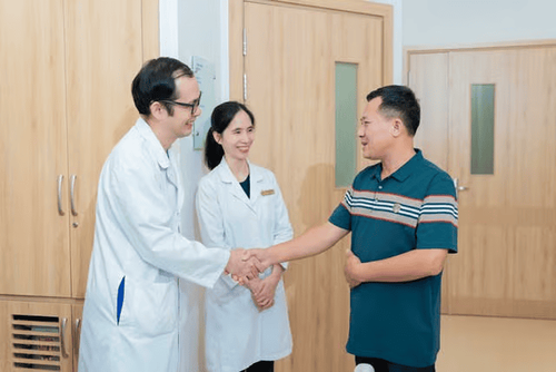 Bố bệnh nhân gửi lời cảm ơn đến đội ngũ bác sĩ Vinmec Central Park