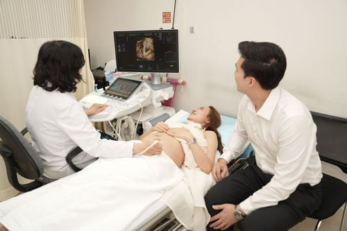 Với đầy đủ quyền lợi thăm khám, xét nghiệm cho đến lớp học tiền sản bổ ích giúp ba mẹ trang bị thêm kiến thức