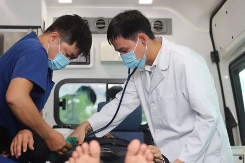 Vinmec Phú Quốc xử trí ca viêm phổi, suy hô hấp cấp cho cụ bà 92 tuổi