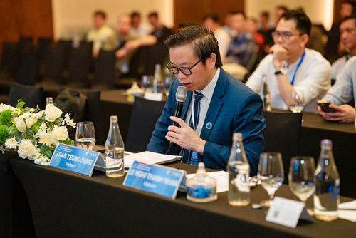 Giáo sư, Tiến sĩ, Bác sĩ Trần Trung Dũng (Giám đốc Trung tâm Chấn thương chỉnh hình & Y học thể thao - Bệnh viện Đa khoa Quốc tế Vinmec) trong vai trò Chủ tọa phiên thảo luận về Công nghệ in 3D tại Hội nghị