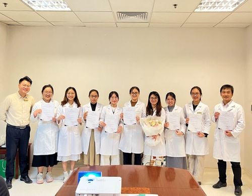 Bế giảng khóa 5 chương trình CME “Kỹ năng Dược lâm sàng thiết yếu”