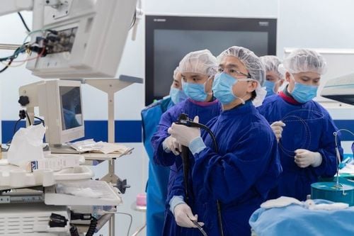 Khu phẫu thuật tại trung tâm được trang bị các thiết bị cơ sở y tế hiện đại đáp ứng đầy đủ nhu cầu của người bệnh.