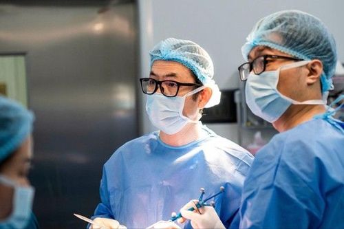 ThS.BS Trương Văn Trí - bác sĩ giàu kinh nghiệm trong phẫu thuật thần kinh - cột sống và ứng dụng kỹ thuật hiện đại